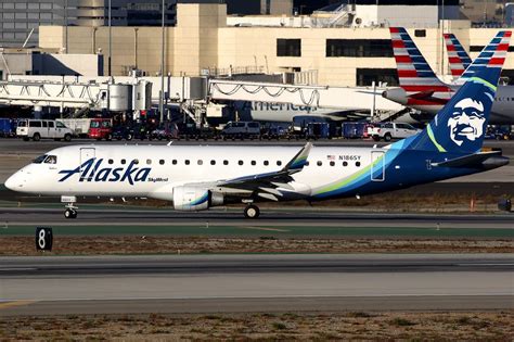 Alaska Airlines (SkyWest Airlines) | Embraer 175 | N186SY | Los Angeles International | Skywest ...