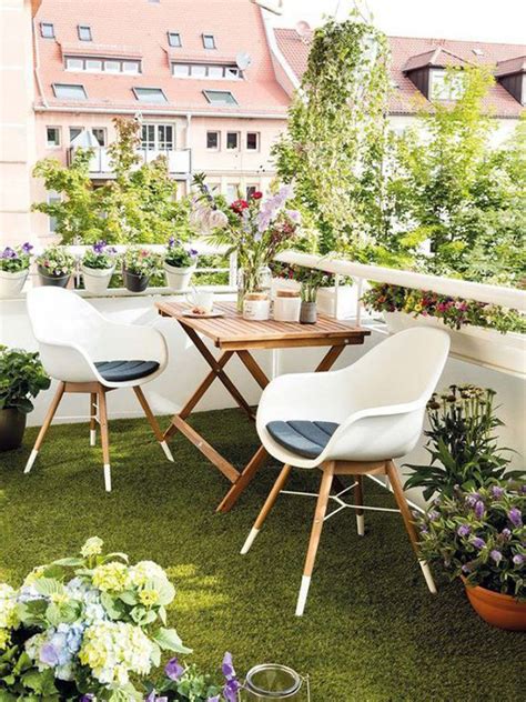 30 Small Balcony Garden Ideas For City Apartment | Housetodecor.com