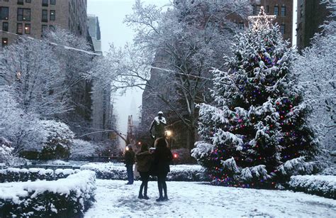 Christmas Eve is your one chance to visit Gramercy Park (no key required)