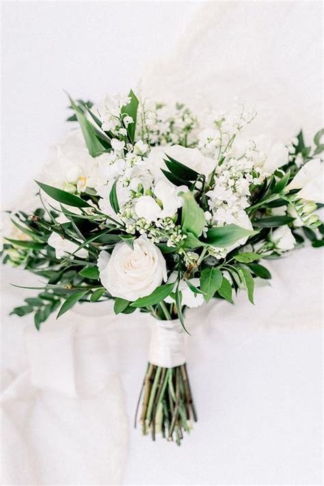 white and green simple wedding bouquet - EmmaLovesWeddings