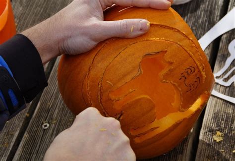 Samhain Abhainn Pumpkin carving - Visit North Mayo