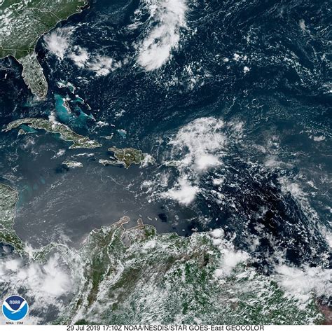 Hurricane season: Tropical wave in Caribbean has 10% chance for development