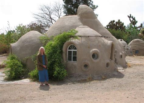 SANDBAG houses ! Follow link to see more pics! Maison Earthship ...