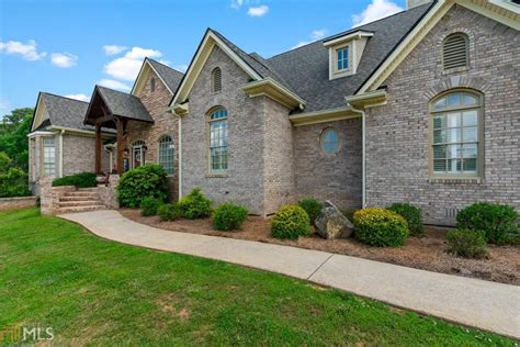 CUSTOM BRICK RANCH HOME WITH EXQUISITE FINISHES | Georgia Luxury Homes ...