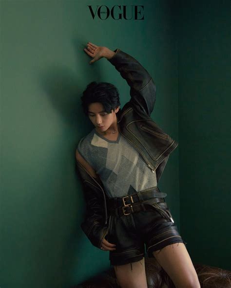 Vogue × V | Vogue korea, Fotos de kim, Chicos coreanos atractivos