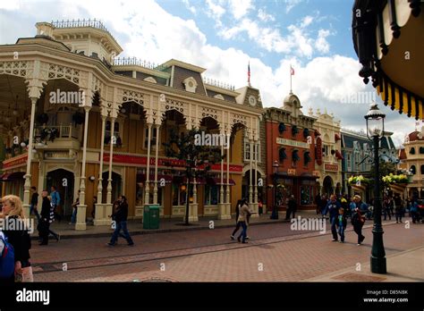 Disneyland street Stock Photo - Alamy