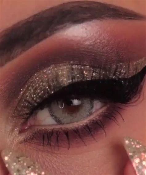 Glitter Eye Makeup [Video] | Eyeliner tutorial, Eye makeup tutorial ...