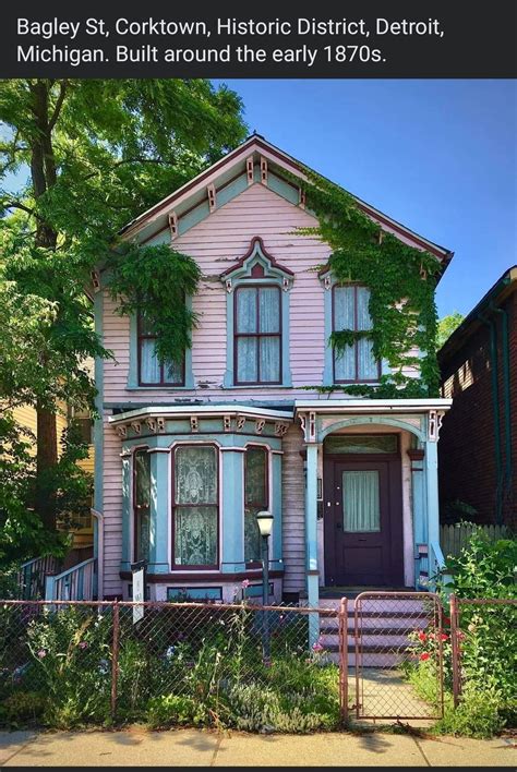 Pin by Leslie Burgess on Curb Appeal - ️ homes | Old house exterior ...