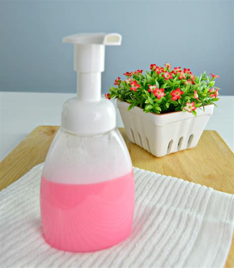 All Natural DIY Body Wash | DIYIdeaCenter.com