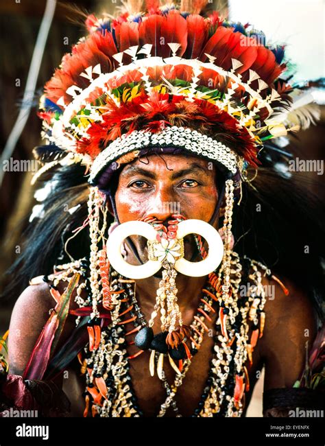 Traditional costume from papua hi-res stock photography and images - Alamy