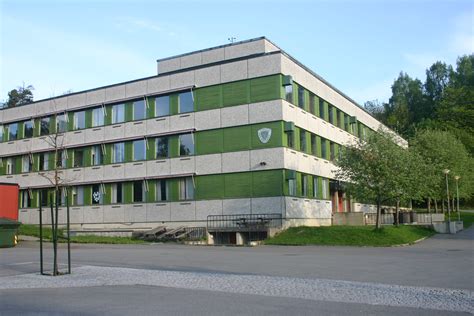 File:Risenga ungdomsskole Asker Norway.jpg - Wikimedia Commons