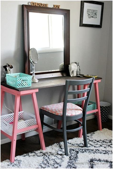 10 Cool DIY Makeup Vanity Table Ideas