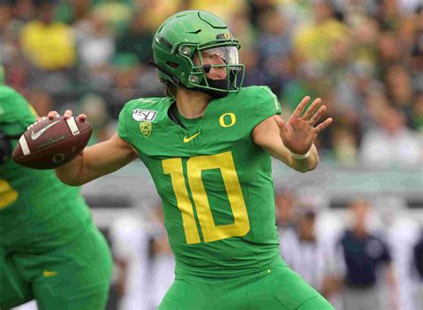 Ducks QB Justin Herbert honored at last Autzen Stadium game