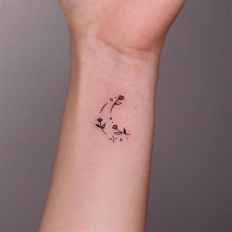 35 Impressive Moon Tattoo Creative Designs