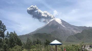 Tripomokasunyatan: SEJARAH GUNUNG MERAPI