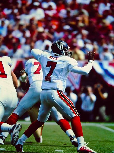 Michael Vick Atlanta Falcons Editorial Image - Image of field, athlete: 26387350