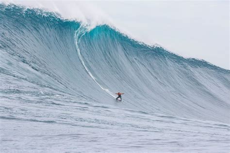 10 Of The Biggest Waves In The World (Plus One That's 10x Bigger)