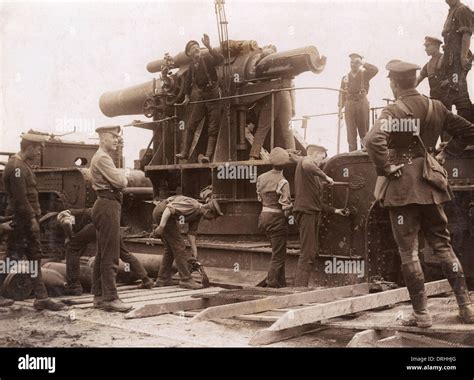 British gunners with heavy artillery, WW1 Stock Photo - Alamy