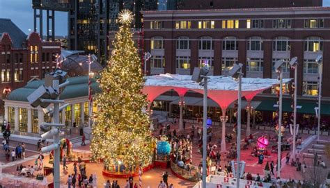 Christmas Tree is Up in Fort Worth Sundance Square | KPLX-FM