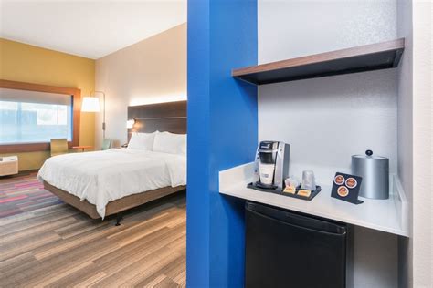 Holiday Inn Express And Suites Lake Havasu - London Bridge, an IHG ...