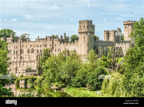 Warwick Castle, a medieval castle at the River Avon in Warwick Stock ...