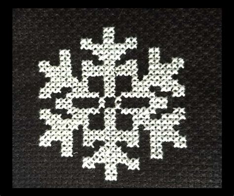 Free Snowflake Cross Stitch Patterns for Christmas Crafts | Snowflake cross stitch, Snowflake ...