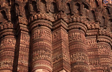 Qutb Minar, a long-standing example of Indo-Islamic architecture ...