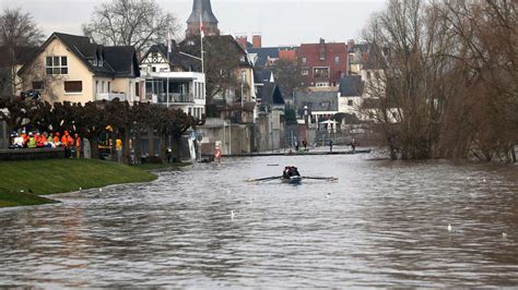 Severe weather in Germany: Several large cities threatened by Rhine floods - floods expected ...