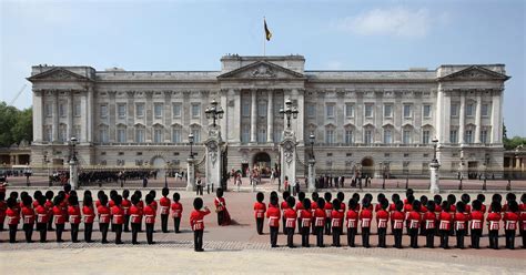 How Much Is Buckingham Palace Worth? Valuation Soars on Hot UK Housing Market - Bloomberg