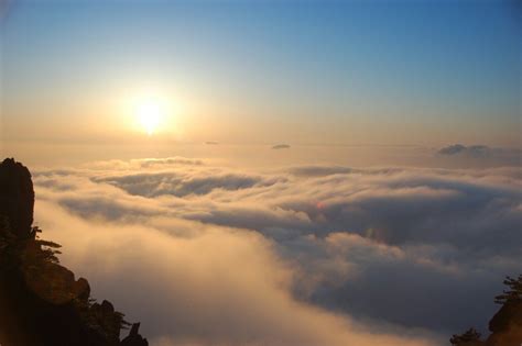 Pin by Ina Xie on The sunrise of Huangshan Mountain | Huangshan mountains, Sunrise, Huangshan