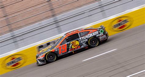 Martin Truex Jr. fades after late gamble at Las Vegas | NASCAR