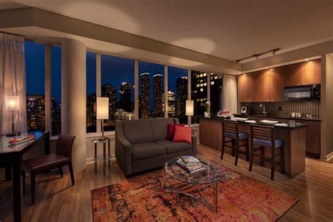 EXECUTIVE HOTEL COSMOPOLITAN - Updated 2024 Prices & Reviews (Toronto, Ontario)