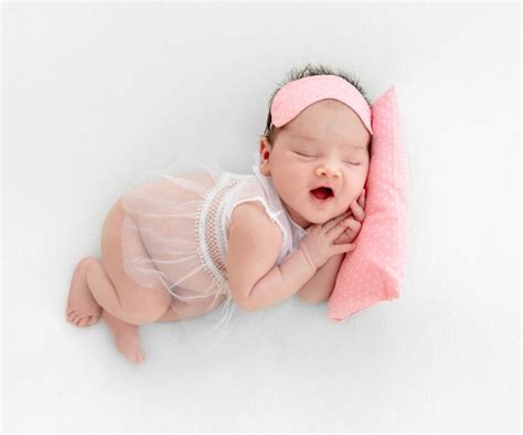 Kenapa Bayi Sering Tertawa saat Tidur? Ini Penjelasannya