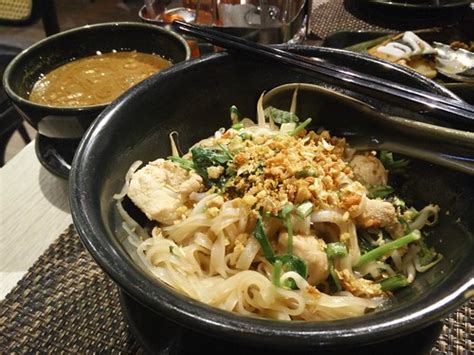 The Traveling Hungryboy: Boat Noodles from Nara Thai, Singapore