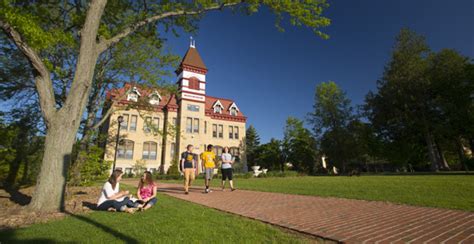 Two Lakeland College alumni named to Board of Trustees