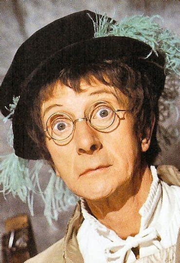 Charles Hawtrey... Carry On Henry (1971) | Filme klassiker, Filme, Leute