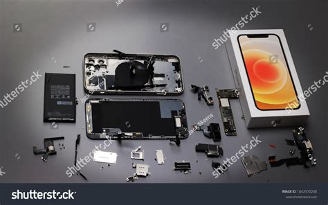 1,997 Iphone Repair Stock Photos, Images & Photography | Shutterstock