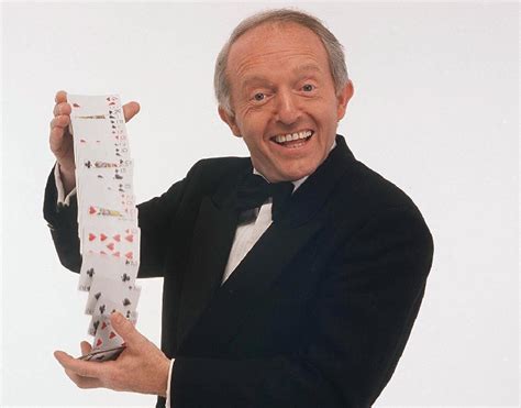 Magician Paul Daniels dies of a brain tumour at 77 - National | Globalnews.ca