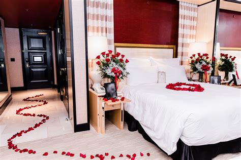 Romantic Las Vegas Hotel Room Decor | This Magic Moment