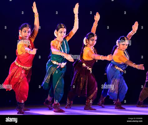 West bengal dance hi-res stock photography and images - Alamy