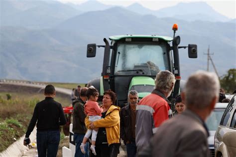 Explosion kills 68 Armenian refugees as thousands flee Nagorno-Karabakh ...