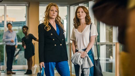 Lea Thompson Returns to TV in ‘The Spencer Sisters’ on The CW - Yahoo ...