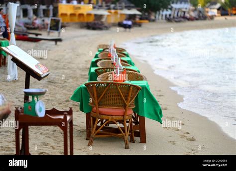 Restaurant by the sea Stock Photo - Alamy