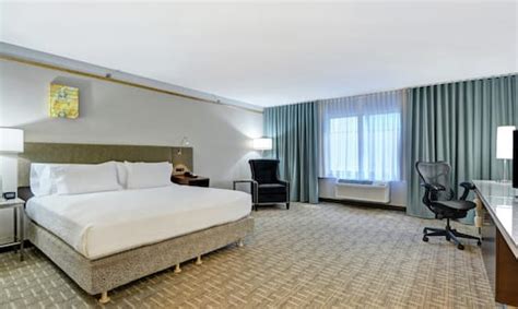 Rooms & Suites at Hilton Garden Inn Oshkosh, WI Hotel