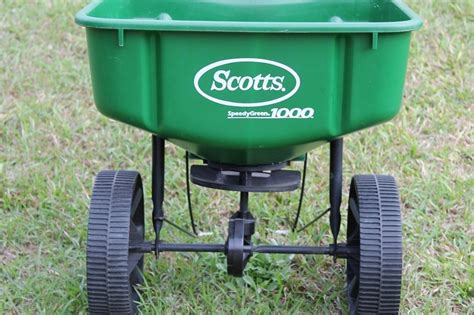 Scotts SPEEDY GREEN 1000 Lawn Spreader Lawn Fertilizer,Grass Seed-LO - Seeds