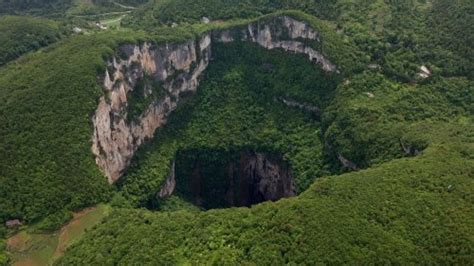 China's huge and mysterious Xiaozhai Tiankeng sinkhole - BBC Reel | Flipboard