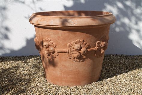 Vaso Toscano Italian terracotta pots and planters Vaso Toscano