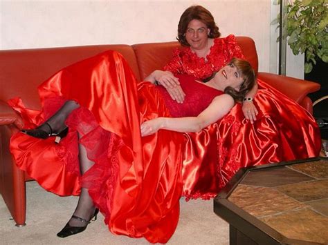 Sleepy? | Sleepy? Not at all, but lying down in my red dress… | Flickr