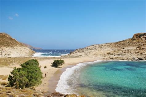 Serifos Agios Sostis beach: Photos, Map | Greeka