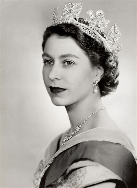 The Queen: Portraits of a Monarch, Windsor Castle | CELLOPHANELAND*